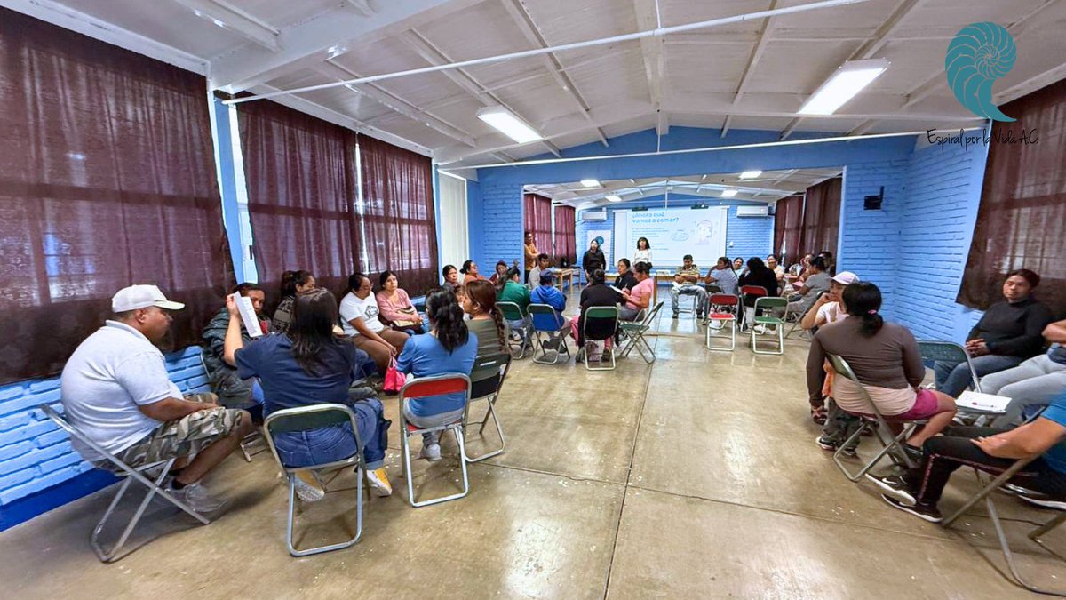 EspiralAC's tweet photo. 🥦En San Juan Teitipac realizamos el taller “Escuelas Saludables” como parte de #OaxacaSinChatarra.
Madres y padres reflexionaron sobre la importancia de una alimentación saludable para el bienestar de niñas y niños.
#EscuelasSaludables #NiñezSana #AlimentaciónSaludable #Oaxaca https://t.co/b066ho3v6h