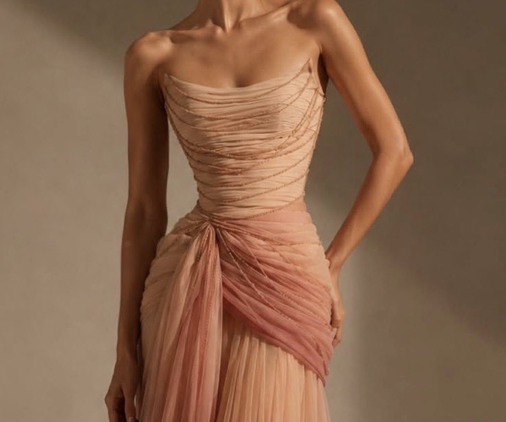 itsnormll's tweet photo. Dress by MOH HAMED https://t.co/1rg4Q9GTtt