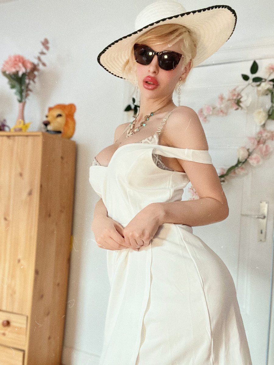 blonditwink's tweet photo. classic beauty ♥️☀️ https://t.co/4aP4Sg91Ag