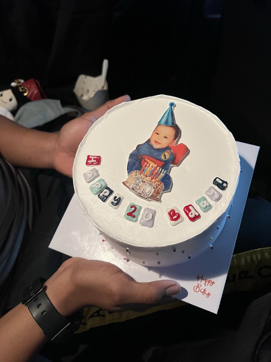 cerriesr's tweet photo. gemasnya bayi madrid yg di kue 😙 https://t.co/bDBvBG12EV