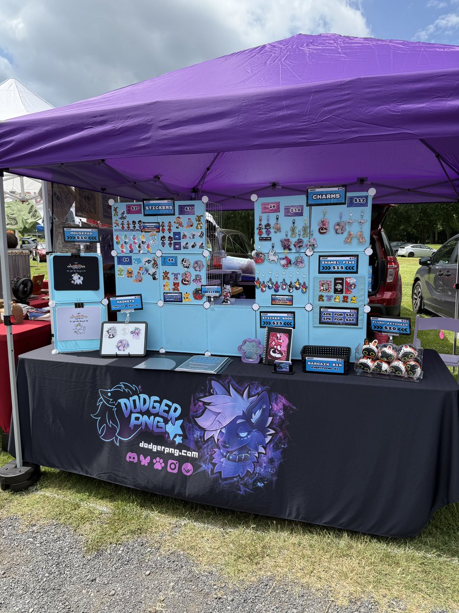 dodgerPNG's tweet photo. i had a lot of fun hosting my first vendor booth!! definitely a learning experience that i want to work a lot more on but it still went SO well!!! 🌈 i cant wait to do more in the future 🩵 :3 https://t.co/hoQ34KGAMb