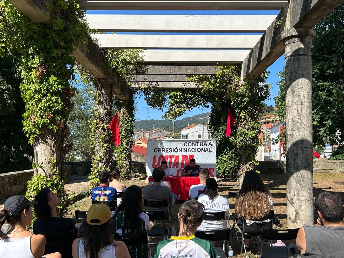 CMS_Vigo's tweet photo. 📸| De cara ás Xornadas Socialistas pola Autodeterminación, xuntámonos o sábado para realizar distintas actividades e falar sobre a cuestión nacional na Galiza.

24/25 de xullo
Santiago de Compostela https://t.co/OS2pyLKzCD