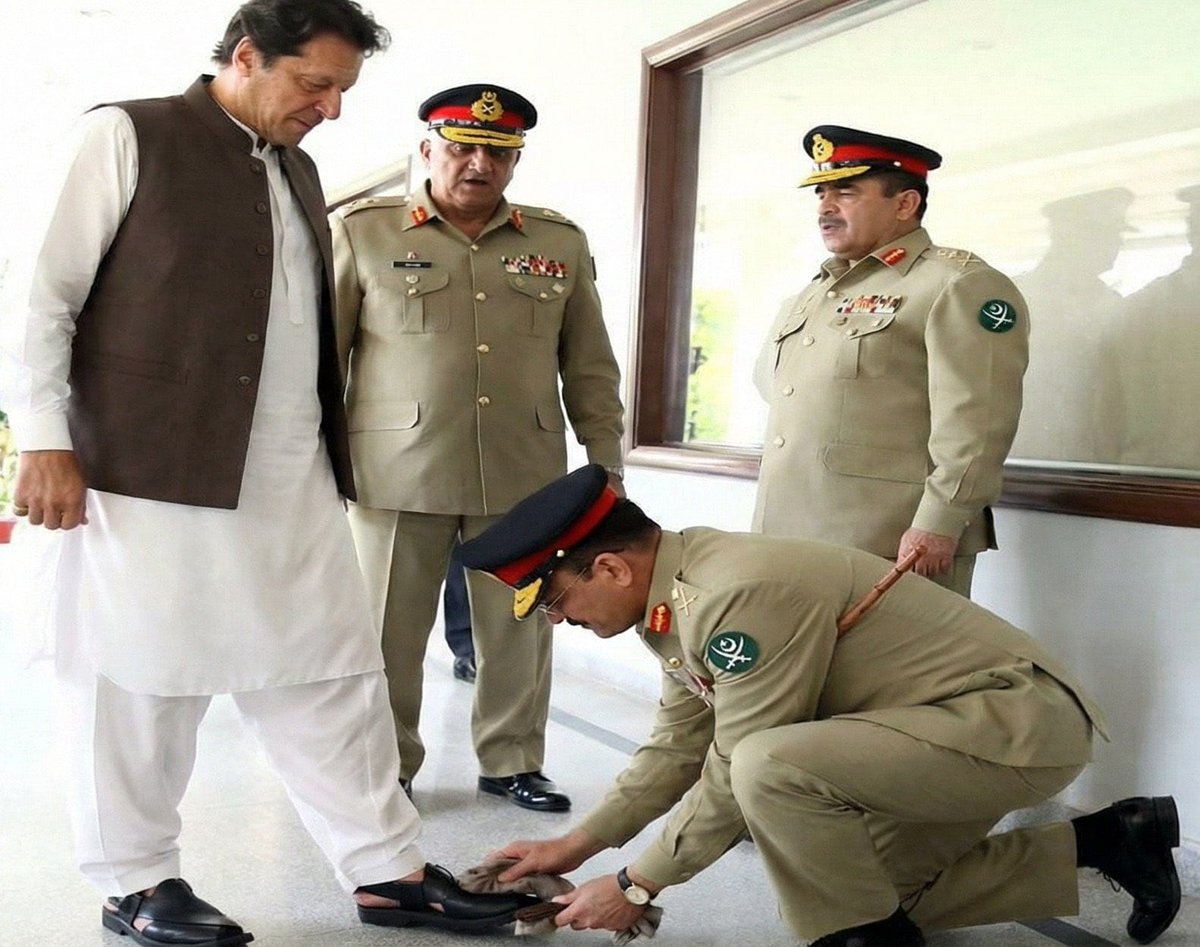 khurram2247's tweet photo. جب تک منیرے مستری اور باقی جرنیلوں کو انکی اوقات پر نہیں لایا جاتا پاکستان کبھی ترقی نہیں کر سکتا. https://t.co/v9I4f7qF4O