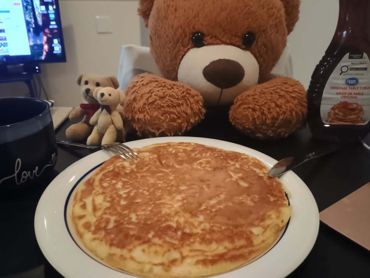 VerywellSeido's tweet photo. June 29th
Today's lunch at home
I tried to make pancakes 🥞 first time 🧑🍳
With less sweet coffee ☕
Good match 😋☕🇨🇦
I can eat 3 more 🤣
Bears also like it 🐻🧸
#McCafe #Pancake https://t.co/jIar2aipgi
