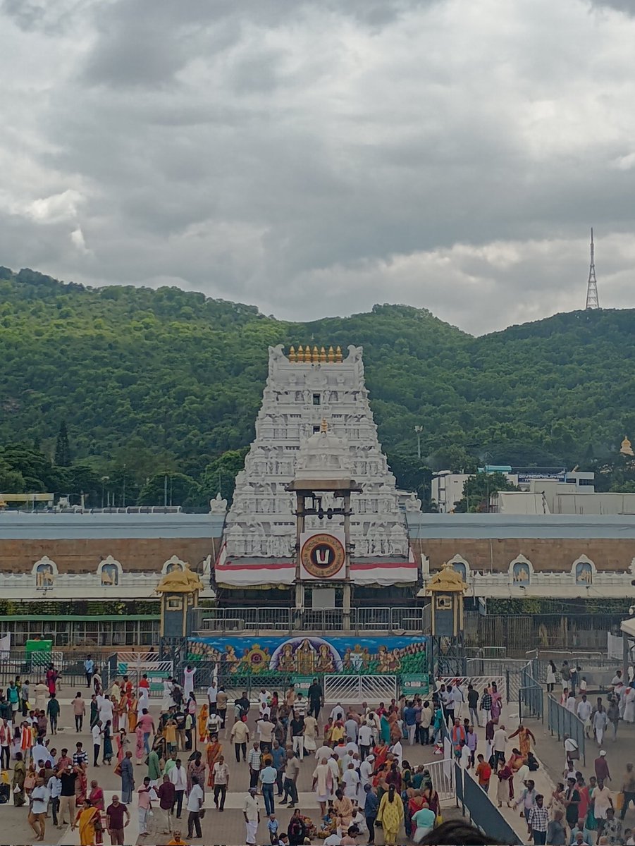 ozalwaraditya's tweet photo. Govinda Govinda! 🙏✨

Seeking blessings, finding peace, and embracing divine grace at Tirumala. ❤️

#Tirupati #Tirumala #LordVenkateswara #Blessed #Govinda https://t.co/oYiQOuH1Au