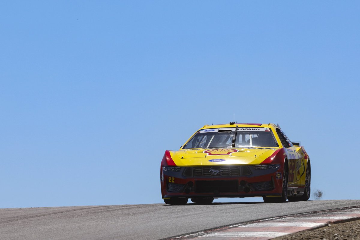 joeylogano's tweet photo. 📸’s from @FordRacing | #NASCAR 

@Team_Penske @ShellStationsUS @Pennzoil @FordRacing @hbpRacing @AutoTrader_com @CocaColaRacing #CokePartner @MaxxSunglasses @PlanetFitness https://t.co/xjgucIVe5o