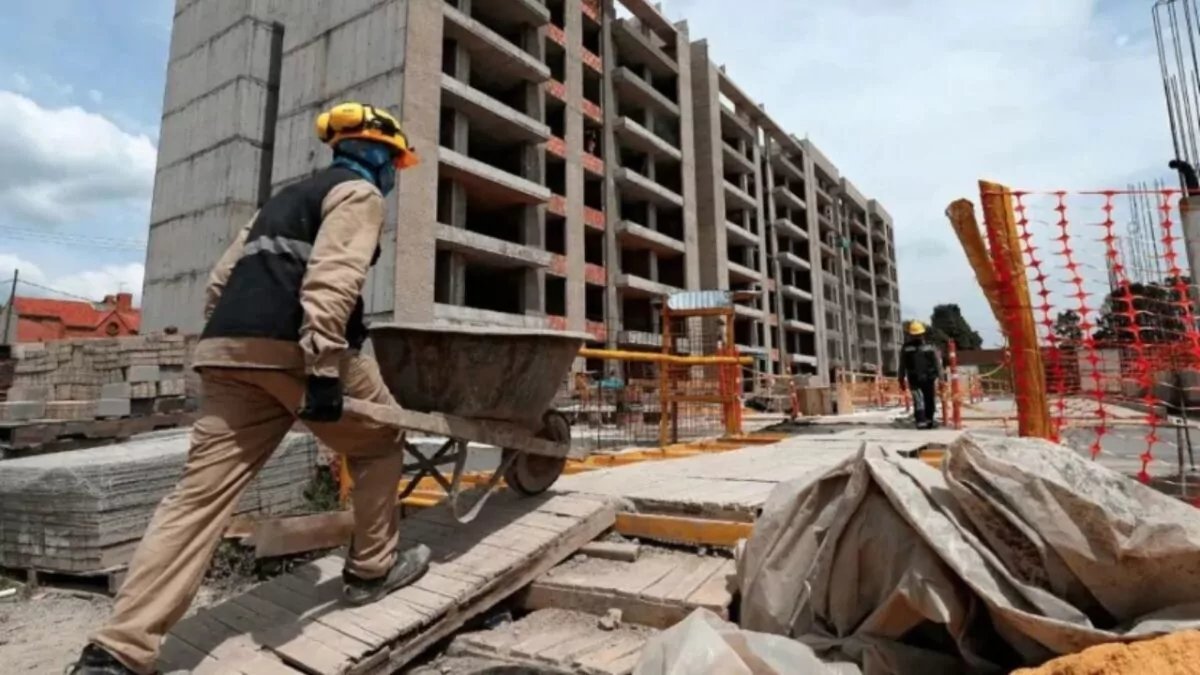 SIN24Horas's tweet photo. Sector construcción advierte reforma a Ley de Residuos Sólidos podría aumentar el precio de viviendas #NoticiasSIN 

Detalles en: https://t.co/EaJMY9159g https://t.co/OqOunWGtCz