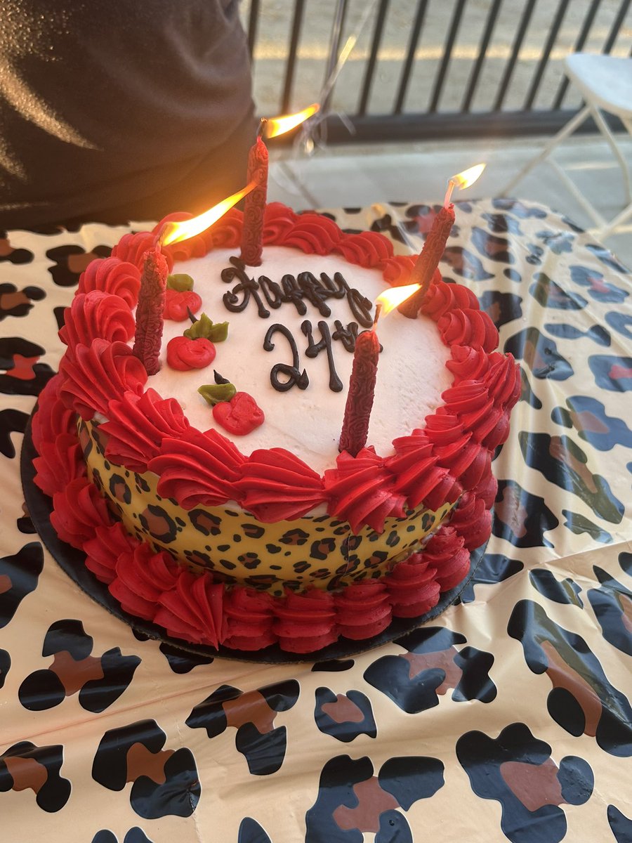 mxrbars's tweet photo. I had the best birthday party/trip ❤️🍒 https://t.co/PtMaxOLsnl