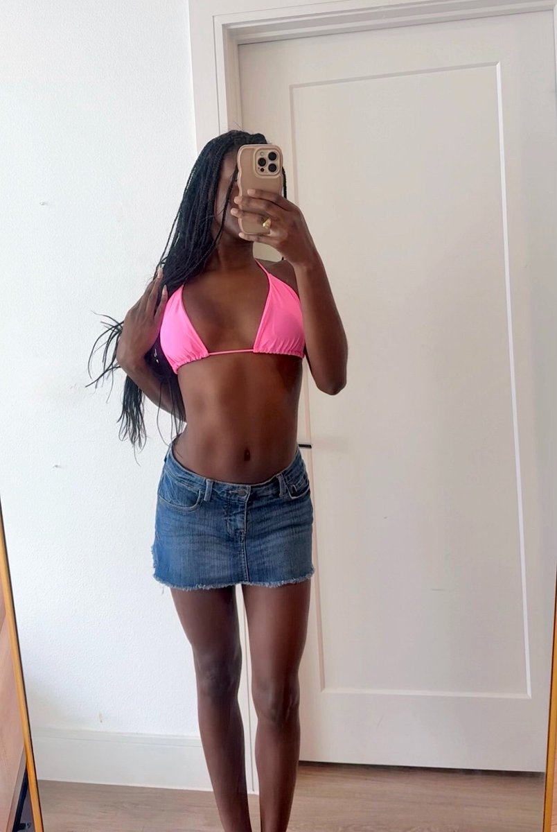 poutyprxncess's tweet photo. you’ll always lose to a bikini princess 💗 https://t.co/jbHQ5v6T7l