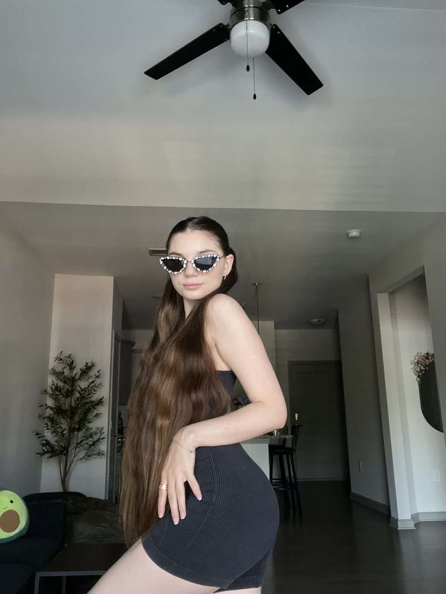 BlackSunTX's tweet photo. How do you think a good girl should look? 😇 https://t.co/Mtekcqxcod