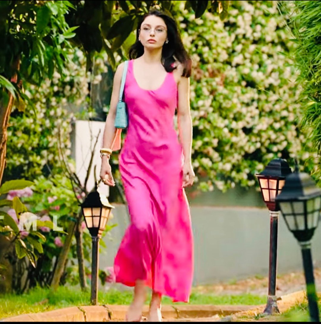 vvaleri86's tweet photo. Hey barbie                                  Hey ken
— #MuhtemelAşk • #DefKad https://t.co/Z2Wdnoaix3