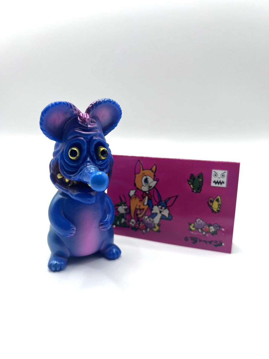 yukibonobono's tweet photo. One up. 25th ANNIVERSARY SALE 購入品
Rampage Toysさんでフィンクマウスです。
欲しかった子が早々に売り切れてしまい、色味が好きなこの子にしました。
怖いような可愛いような(・ω・ = ・ω・)
見てると癖になります。
#RAMPAGETOYS https://t.co/VobBmP95Ju