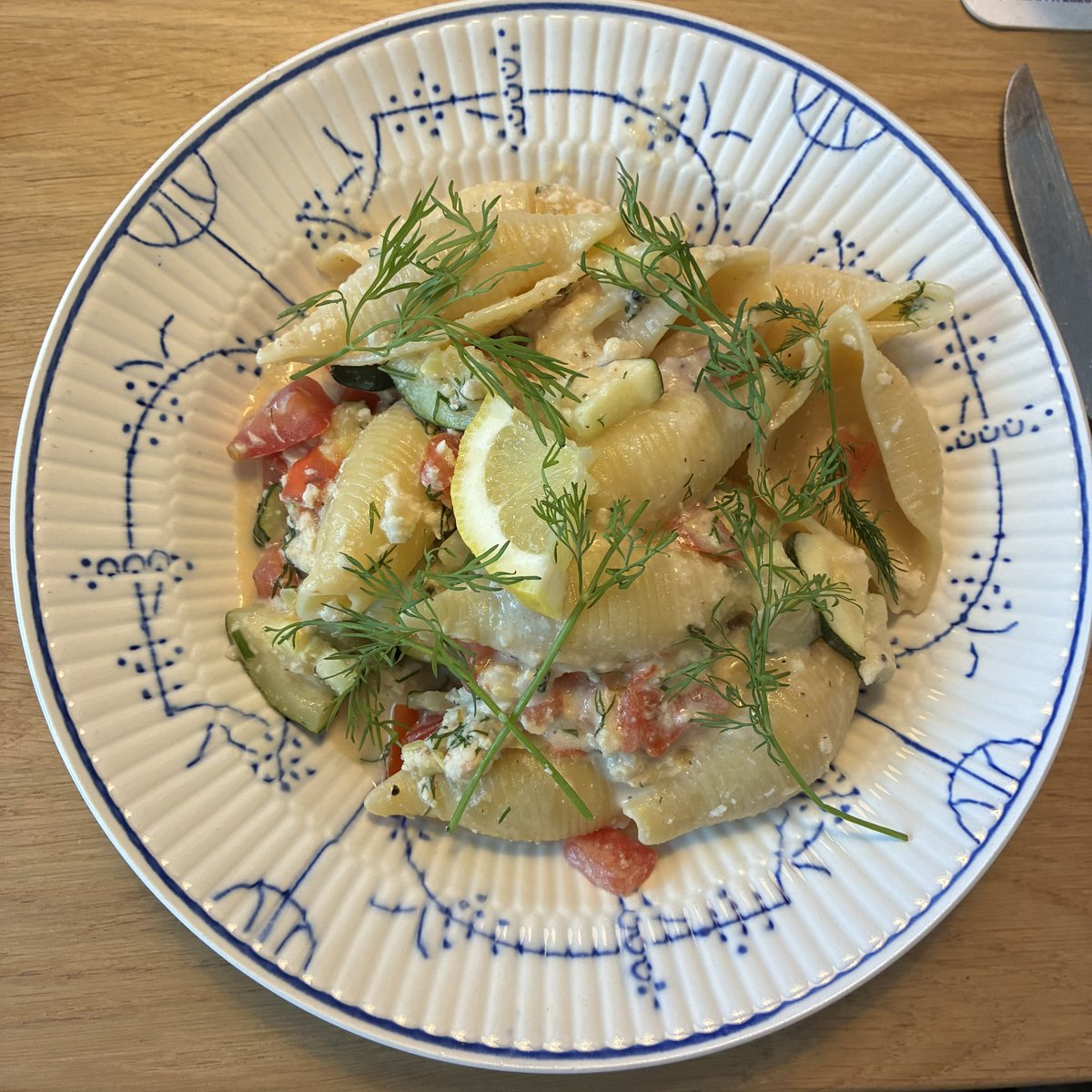 clem_oats's tweet photo. i made dinner again today, my own recipe 😎 big shell pasta with pangasius fillet in a creamy lemon dill sauce with zucchini and tomato https://t.co/lt0Go9k98p