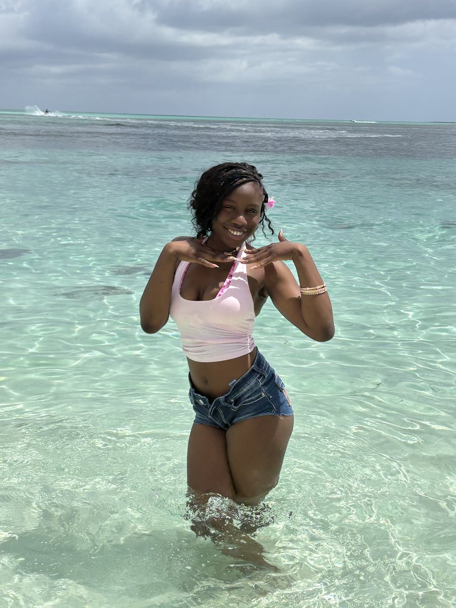 MsMakaii's tweet photo. I went to The Bahamas 🥹🩶 https://t.co/JbfeC5xBpx