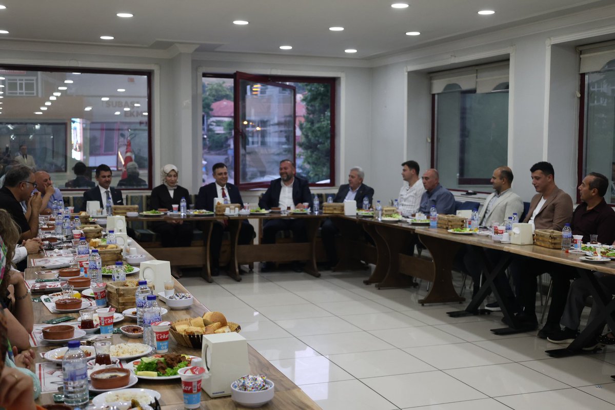 TCsabanozu's tweet photo. Şabanözü Kaymakamı Sayın Emre Urhan onuruna veda programı düzenlendi. İlçe protokolü ve Kaymakamlık personelinin katılımıyla gerçekleştirilen programda, Sayın Kaymakamımıza ilçeye sunduğu hizmetlerden dolayı teşekkür edilerek yeni görevinde başarı temennilerinde bulunuldu. https://t.co/7N7fCKIrPm