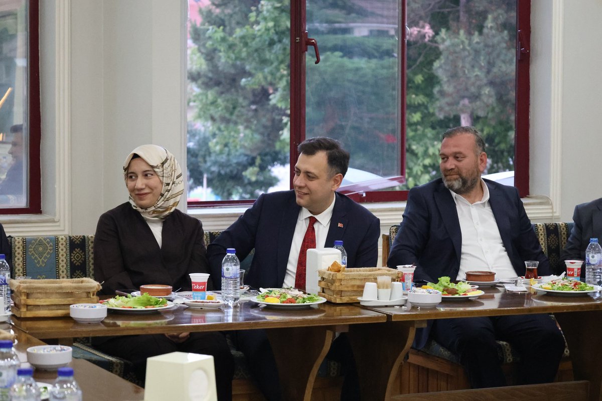 TCsabanozu's tweet photo. Şabanözü Kaymakamı Sayın Emre Urhan onuruna veda programı düzenlendi. İlçe protokolü ve Kaymakamlık personelinin katılımıyla gerçekleştirilen programda, Sayın Kaymakamımıza ilçeye sunduğu hizmetlerden dolayı teşekkür edilerek yeni görevinde başarı temennilerinde bulunuldu. https://t.co/7N7fCKIrPm