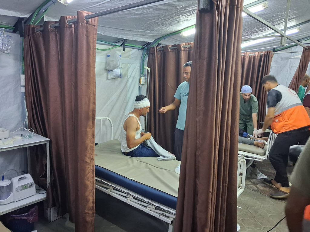 AbujomaaGaza's tweet photo. 💥Two displaced persons have been killed and 27 others wounded by Israeli occupation drone attack on tents in Al Mawasi area https://t.co/MCkEwKFLMI