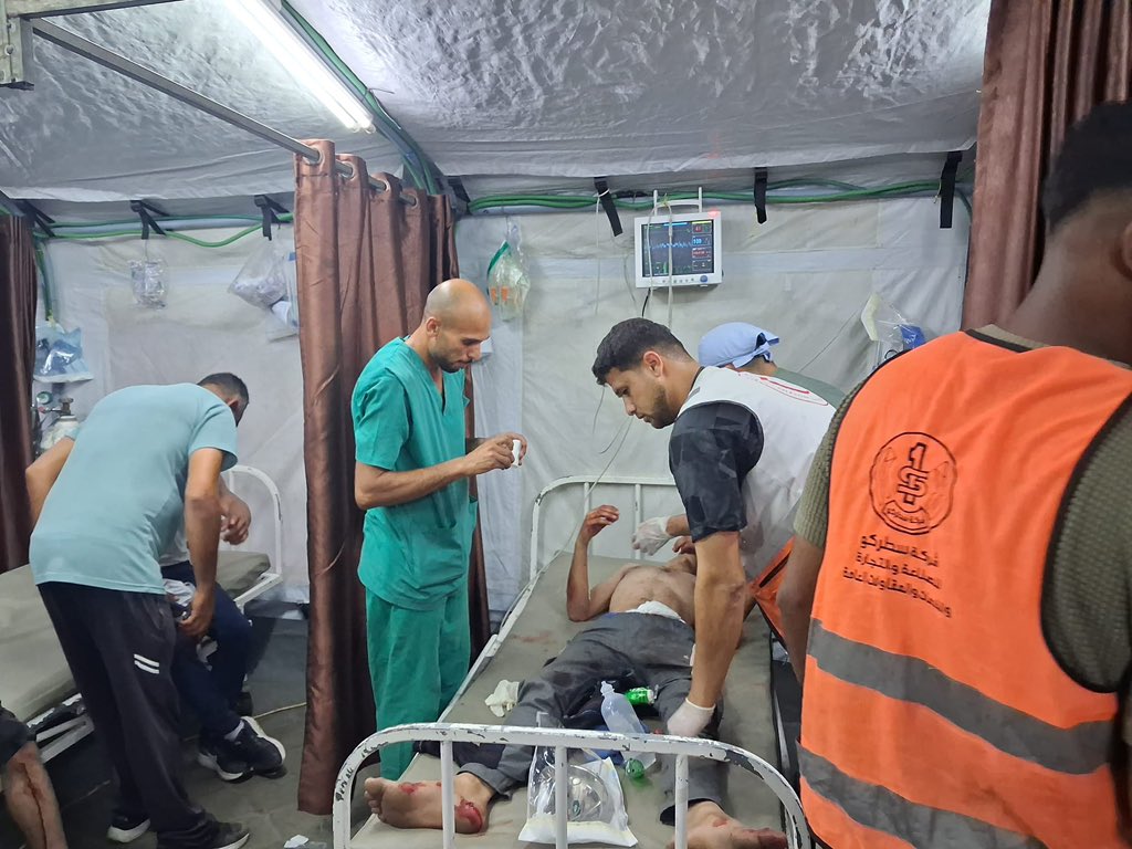 AbujomaaGaza's tweet photo. 💥Two displaced persons have been killed and 27 others wounded by Israeli occupation drone attack on tents in Al Mawasi area https://t.co/MCkEwKFLMI