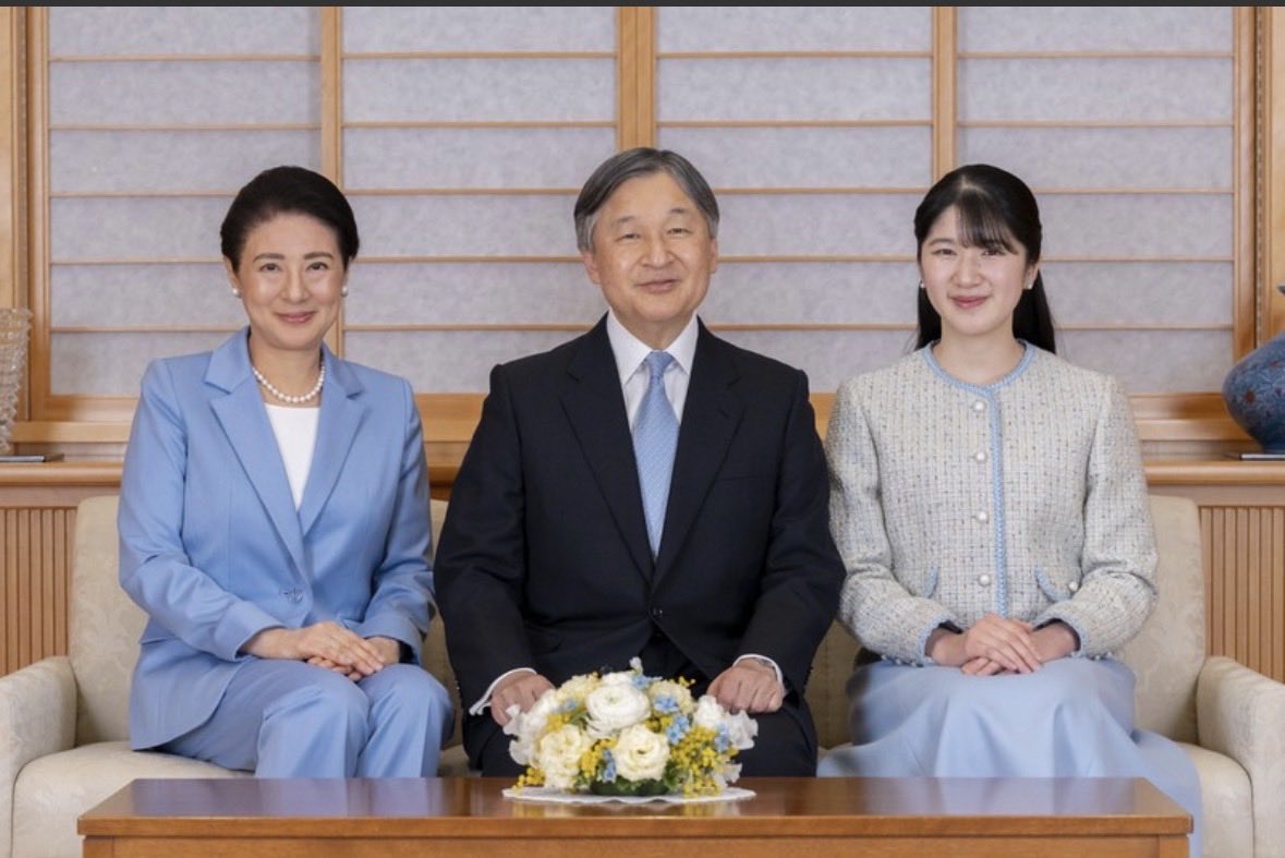 basilspicy79's tweet photo. 日本は皇室典範第1条で「皇位は皇統に属する男系の男子が継承」と定め、女性皇族には皇位継承権はない。
天皇陛下は立皇嗣の礼で秋篠宮殿下を皇嗣と宣言し、悠仁親王殿下へ繋ぐ道を示された。

にもかかわらず、毎日新聞が女性天皇アンケートを実施するのは、正当な継承を女性皇族に簒奪せよと煽る行為に等しい。
「愛子天皇待望論」に乗せ、回答者に悠仁殿下廃嫡の意味を伝えず進めるのは、大問題だ。

万一、女系導入なら2000年超の万世一系が断絶。世界最古の王朝としての世界最高権威が、ゼロにリセットされる。

自国の歴史啓蒙もせず皇室転覆を図る新聞に存在理由はあるか？

#皇室 #男系継承