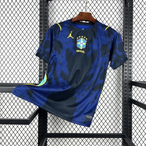 OrionFut's tweet photo. Links atualizados de TODOS os modelos de camisas tailandesas (as melhores réplicas disponíveis) da Seleção Brasileira na Shopee e no Mercado Livre!!!

💰 A versão TORCEDOR está saindo por APENAS R$ 100,00, já com frete e impostos inclusos!!!

🇧🇷 Camisas Amarela, Azul, Vermelha e Preta (treino) da Seleção Brasileira 26/27 (Copa do Mundo) - Tailandesa 1:1

⚽️ Masculina, feminina e infantil.
⚽️ Tem como personalizar nome + número + patch da Copa do Mundo

🛒 Shopee
🔗🟡 Amarela (Masculina): https://t.co/JRIod0ECeU
🔗🔵 Azul (Masculina): https://t.co/n0OJ9UQTGy
🔗🟡🔵 Amarela e Azul (Feminina): https://t.co/rvgg2GH4RT
🔗🟡🔵 Amarela e Azul (Infantil): https://t.co/9sLrrfKVn9
🔗🔴 Vermelha: https://t.co/voZ0PkbsIO
🔗⚫️ Preta (treino): https://t.co/8LIEZehl8t

🛒 Mercado Livre
🔗🟡 Amarela (Masculina): https://t.co/fXlxnMC7wV
🔗🔵 Azul (Masculina): https://t.co/JKFNqgbzgD
🔗🟡 Amarela (Feminina): https://t.co/n7i9TpOk02
🔗🔵 Azul (Feminina): https://t.co/pz3RWo9HzP
🔗🟡🔵 Amarela (Infantil): https://t.co/XQHPj502Rf
🔗🔴 Vermelha: https://t.co/PqaSQAEOTd
🔗⚫️ Preta (Treino): https://t.co/tDs44eb2Cl

OBS: No ML, para atingir o valor mínimo do frete grátis na versão TORCEDOR, é só add algum item baratinho na compra e dps pedir reembolso se quiser.