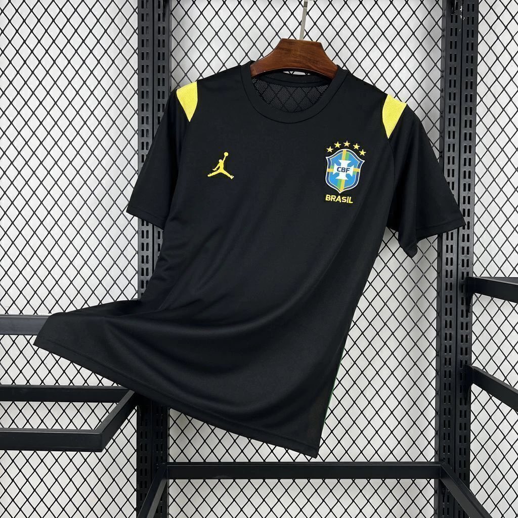 OrionFut's tweet photo. Links atualizados de TODOS os modelos de camisas tailandesas (as melhores réplicas disponíveis) da Seleção Brasileira na Shopee e no Mercado Livre!!!

💰 A versão TORCEDOR está saindo por APENAS R$ 100,00, já com frete e impostos inclusos!!!

🇧🇷 Camisas Amarela, Azul, Vermelha e Preta (treino) da Seleção Brasileira 26/27 (Copa do Mundo) - Tailandesa 1:1

⚽️ Masculina, feminina e infantil.
⚽️ Tem como personalizar nome + número + patch da Copa do Mundo

🛒 Shopee
🔗🟡 Amarela (Masculina): https://t.co/JRIod0ECeU
🔗🔵 Azul (Masculina): https://t.co/n0OJ9UQTGy
🔗🟡🔵 Amarela e Azul (Feminina): https://t.co/rvgg2GH4RT
🔗🟡🔵 Amarela e Azul (Infantil): https://t.co/9sLrrfKVn9
🔗🔴 Vermelha: https://t.co/voZ0PkbsIO
🔗⚫️ Preta (treino): https://t.co/8LIEZehl8t

🛒 Mercado Livre
🔗🟡 Amarela (Masculina): https://t.co/fXlxnMC7wV
🔗🔵 Azul (Masculina): https://t.co/JKFNqgbzgD
🔗🟡 Amarela (Feminina): https://t.co/n7i9TpOk02
🔗🔵 Azul (Feminina): https://t.co/pz3RWo9HzP
🔗🟡🔵 Amarela (Infantil): https://t.co/XQHPj502Rf
🔗🔴 Vermelha: https://t.co/PqaSQAEOTd
🔗⚫️ Preta (Treino): https://t.co/tDs44eb2Cl

OBS: No ML, para atingir o valor mínimo do frete grátis na versão TORCEDOR, é só add algum item baratinho na compra e dps pedir reembolso se quiser.