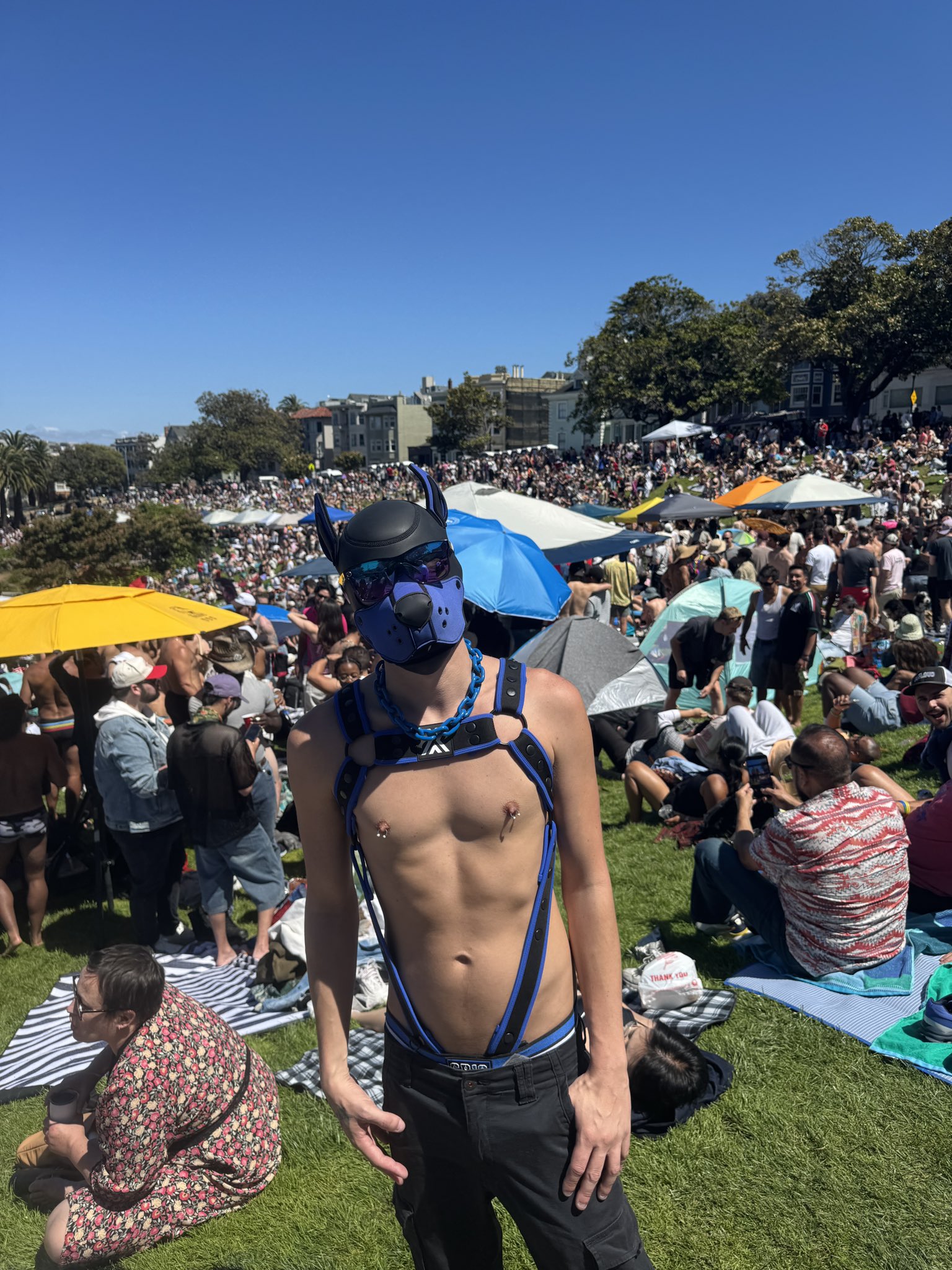 Puppy at pride 😋 Woof 🦴 https://t.co/S6HWBtqdfR