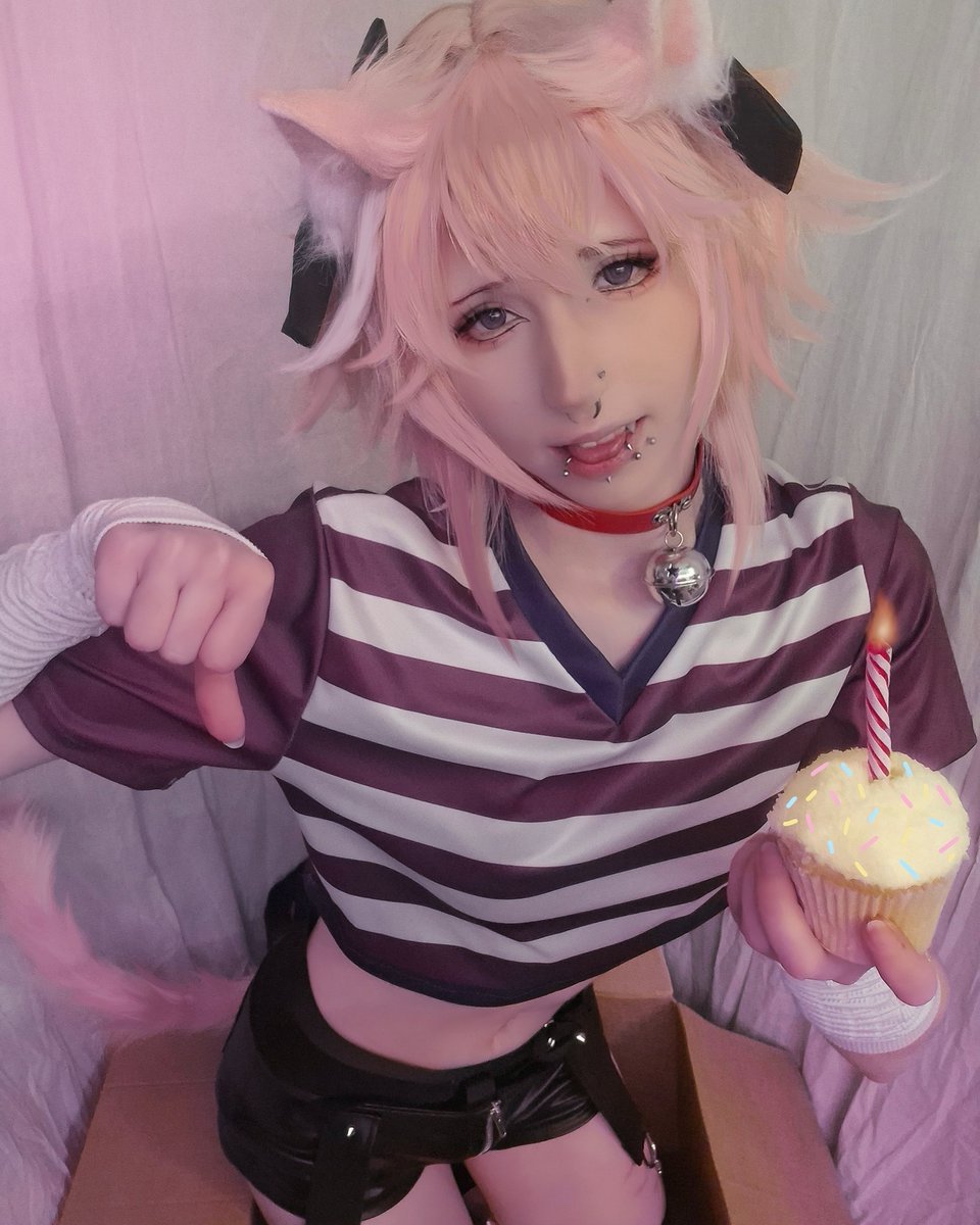 Verivive's tweet photo. definitely not a photo from a few months ago (*´Д`)

use code: verivive on uniqso for 10% off 

#Astolfocosplay #Astolfo #FateGo #femboy https://t.co/cDx5U6BCIC