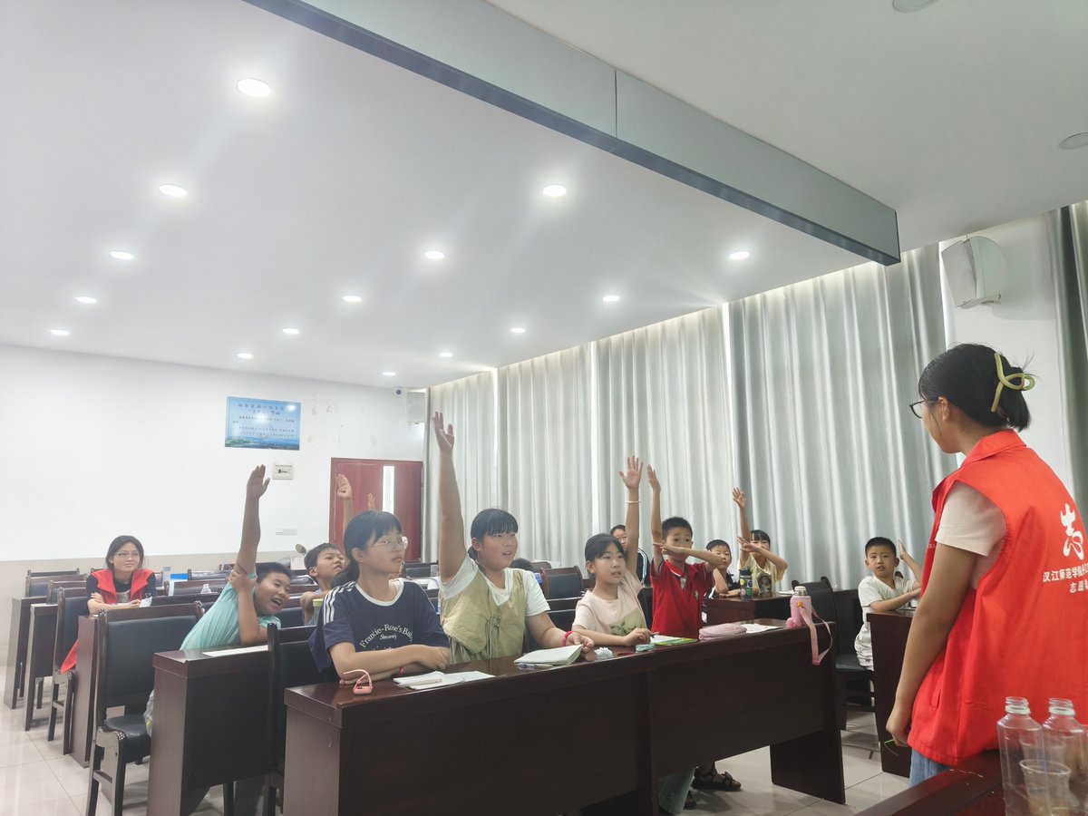 ArtemX52717171's tweet photo. [Finished a 2-hour digital marketing workshop today! Learned practical social media analytics tips that I’ll apply right away to my work. Grateful for the insightful speaker and great audience discussions! ] https://t.co/VNsQM5IBiL