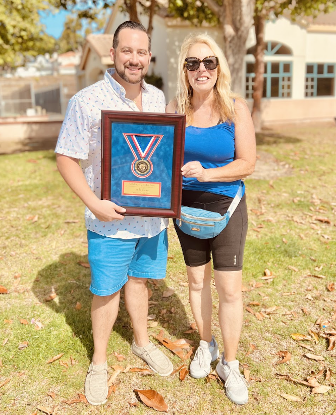 ChrisVaccaro's tweet photo. Congrats to @SuffolkHOF inductee @lindacohn on a legendary career at @espn. After 34 years and 5,000-plus episodes of @SportsCenter, she retired this past week.

A few years ago, I presented her Suffolk HOF plaque in California, where she lives and does the West Coast version of SportsCenter every night. Don't mind the casual nature of this ... it was the club/park where Linda plays tennis.

The Newfield High alum has made us proud, served as a great example for young women sportscasters and has left her legacy on sports and media. Bravo, Linda!