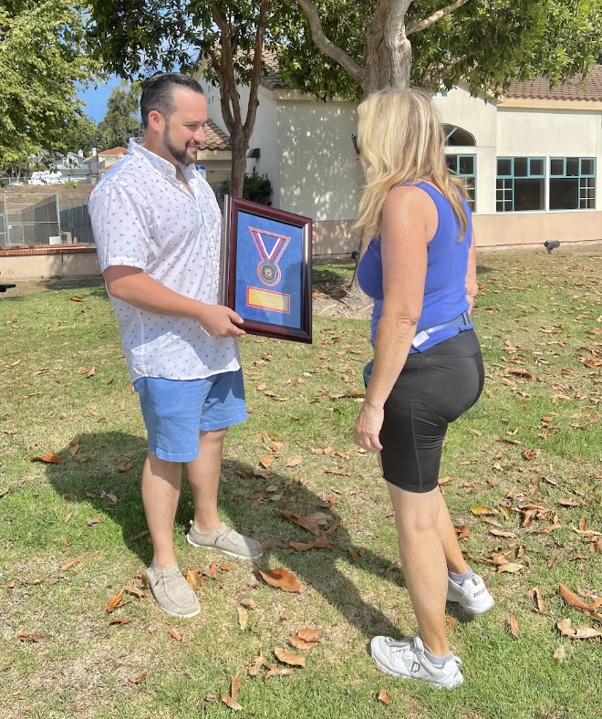 ChrisVaccaro's tweet photo. Congrats to @SuffolkHOF inductee @lindacohn on a legendary career at @espn. After 34 years and 5,000-plus episodes of @SportsCenter, she retired this past week.

A few years ago, I presented her Suffolk HOF plaque in California, where she lives and does the West Coast version of SportsCenter every night. Don't mind the casual nature of this ... it was the club/park where Linda plays tennis.

The Newfield High alum has made us proud, served as a great example for young women sportscasters and has left her legacy on sports and media. Bravo, Linda!