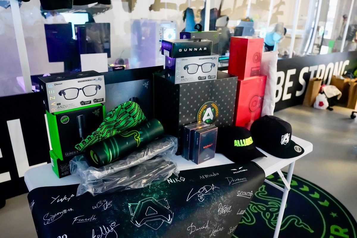 theAllianceGG's tweet photo. Our first ever Alliance Summer Games winner! Congrats to the god gamer @AdmiralBulldog and his team for taking the W! They ran the gauntlet, and dominated every challenge.

Thank you so much @Razer for providing the incredible prizes and powering the booth! #AllianceSummerfest