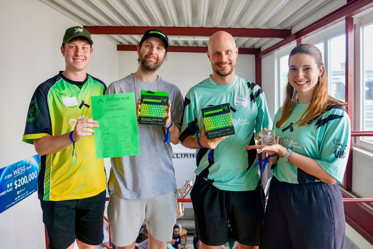 theAllianceGG's tweet photo. Our first ever Alliance Summer Games winner! Congrats to the god gamer @AdmiralBulldog and his team for taking the W! They ran the gauntlet, and dominated every challenge.

Thank you so much @Razer for providing the incredible prizes and powering the booth! #AllianceSummerfest