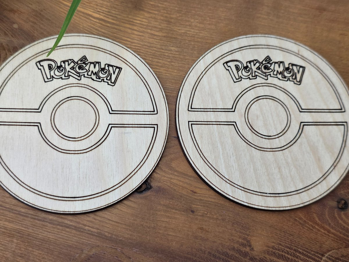 MyLuxuryCards's tweet photo. 🎉 It's Monday... but it's also a short week! 🎉

⚡️Let's celebrate with a flash giveaway!⚡️

One (1) winner will receive EVERYTHING displayed in the pictures!

To Enter:👇
- LIKE ❤️
- RESPOST ♻️
- FOLLOW @MyLuxuryCards 
- Comment: Would you display a poster sized wood Pokémon card on your bedroom wall?
(Yes/No/I prefer the smaller one)

Drawn & Announced July 2nd. International Welcome.