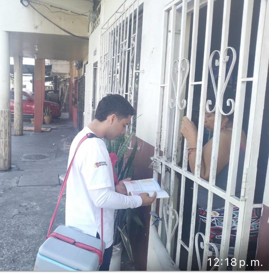 Salud_Guayas's tweet photo. 💉También se realizó la revisión de carnets de vacunación para verificar si cuentan con su esquema completo y actualizado, esta actividad permite identificar las vacunas pendientes y fortalecer la salud de la comunidad 🧑‍🧑‍🧒‍🧒 https://t.co/CpzvVDf1Eg