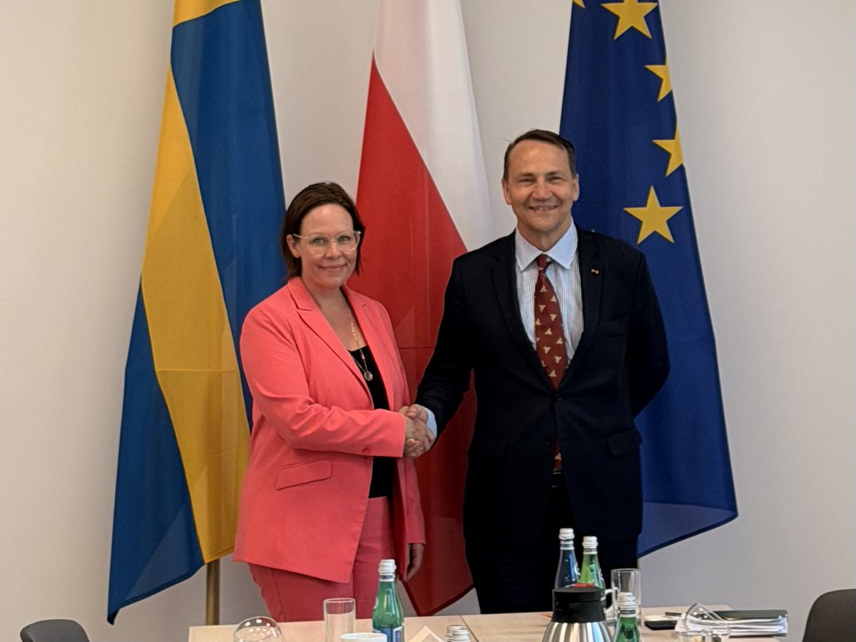 MariaStenergard's tweet photo. Productive meeting with my close colleague @sikorskiradek in Gdynia. Poland and Sweden are key stakeholders in strengthening security and stability in the Baltic Sea region. By combining our political, security and defence capabilities, we can act as one in the Baltic Sea. https://t.co/3oj8BRliKP