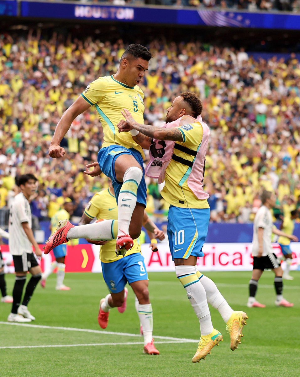 centregoals's tweet photo. Casemiro x Neymar! 🇧🇷🥶 https://t.co/tGncP9AaCA