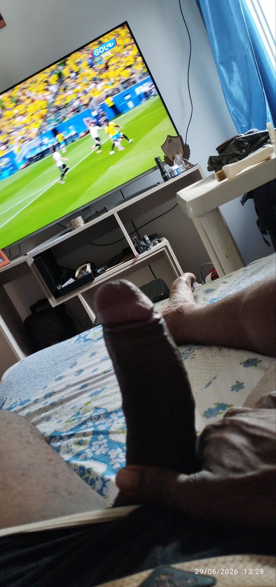 Caballone2025's tweet photo. Que rico mientras yo veo elmudial alguien que mela chupe https://t.co/lsZ1hfWis8