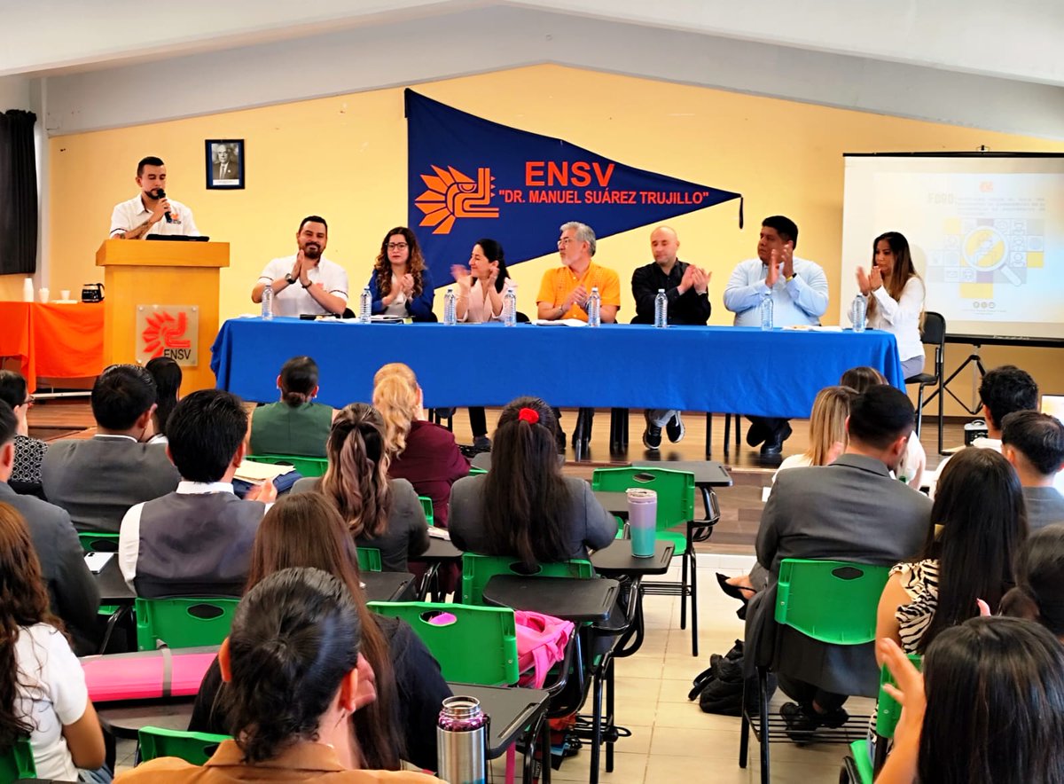 normal_ensv's tweet photo. 🎓💡 Experiencias, investigación y diálogo académico marcaron el foro “Investigar desde el aula”. Especialistas y estudiantes compartieron reflexiones, retos y logros en el desarrollo de documentos de titulación, fortaleciendo la formación docente. 📚✨ https://t.co/hyW1ntlIhp