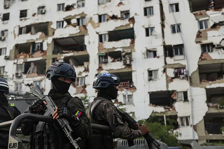 ThomasVLinge's tweet photo. The regime's response to this earthquake shows us how its primary instinct is to repress, to deny, to block, to authorize but most often refuse, to say no, to pretend.

It is not able to coordinate, to assist, to comfort, to direct, to provide, to lead, to save.

Venezuela 🇻🇪 https://t.co/3cKf6w3MFO