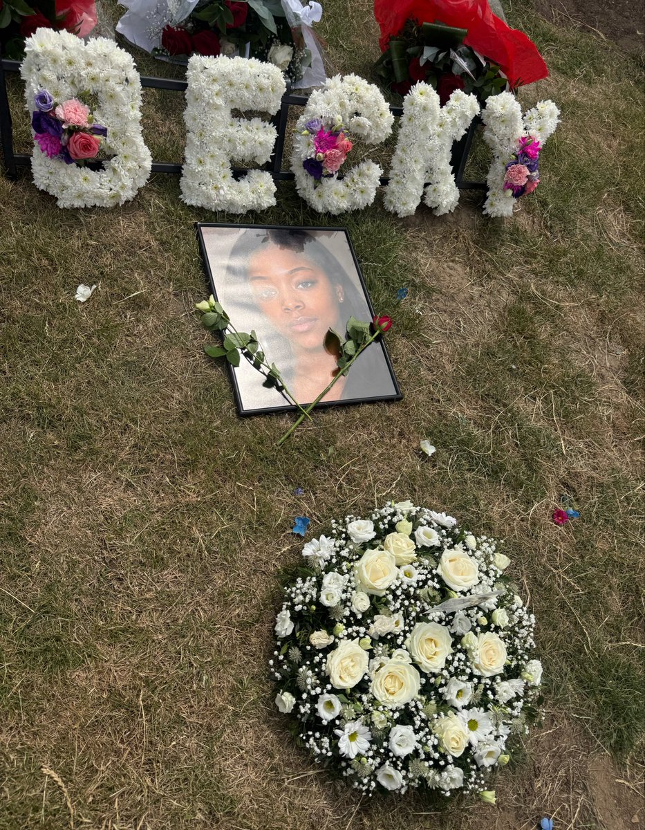 perryodontology's tweet photo. Rest in Perfect Peace girls 💗🕊️ https://t.co/9YSzJBqFFy