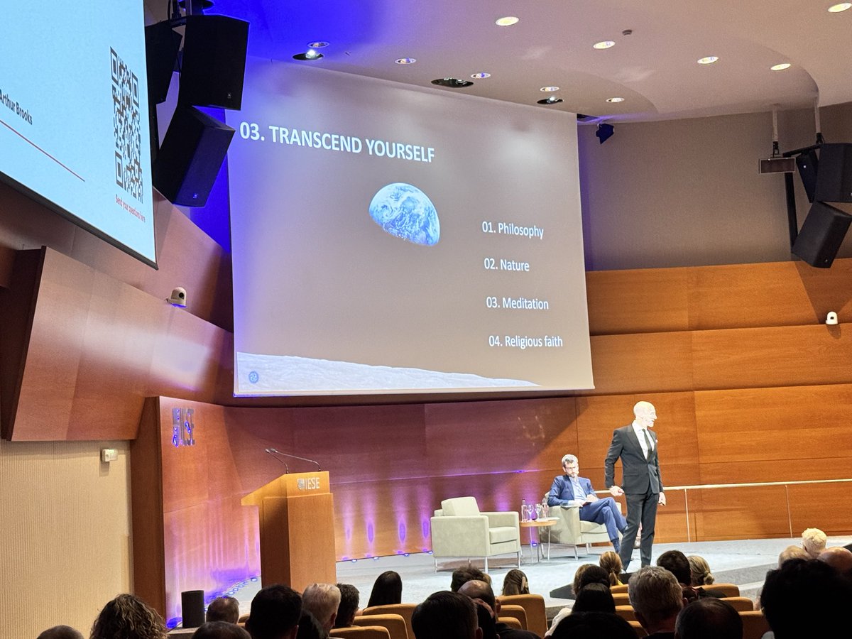 cgalanb's tweet photo. We need to focus on stimulating our right hemisphere if we want to live a happy meaningful life. Use technology to solve the left hemisphere problems, so that you have free time to spend on relationships and transcendent activities (complexity). https://t.co/Z4qDCjImWa