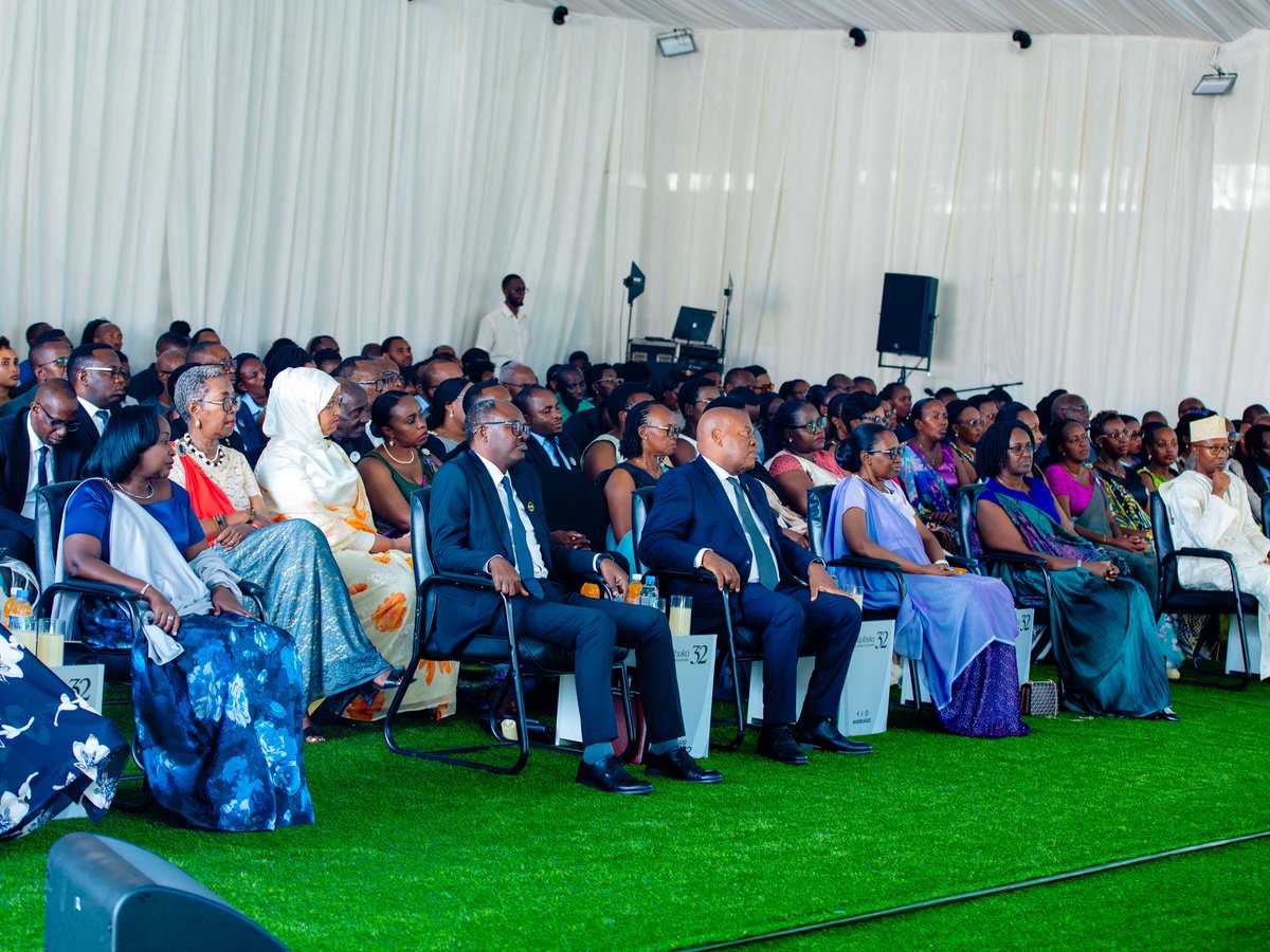 RwandaParliamnt's tweet photo. Ikiganiro cyagejejwe ku bitabiriye igikorwa cyo #Kwibuka32 cyagaragaje ko kudahana abakoze Jenoside yakorewe Abatutsi bahungiye mu bihugu by'amahanga bidindiza ubutabera, ntibitume abarokotse jenoside babona ubutabera, ndetse bikorohereza ikwirakwizwa ry'ingengabitekerezo ya Jenoside n'imvugo z'urwango mu Karere u Rwanda ruherereyemo no kutumva uburemere n'ingaruka z'icyaha cya jenoside.