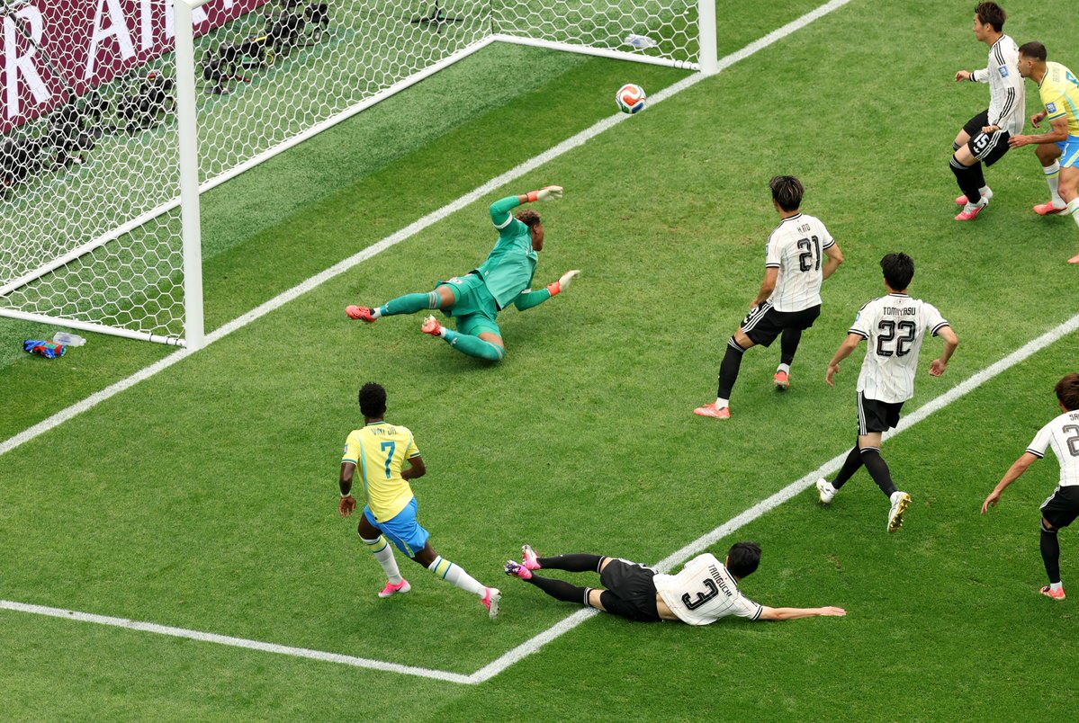 SerieA_EN's tweet photo. What. A. Save. 🧤🇯🇵

#FIFAWorldCup https://t.co/Pz7BiizKaE