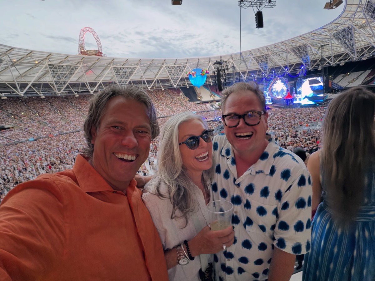 JohnBishop100's tweet photo. What a fantastic night at @takethat with my two favourites 😊 https://t.co/JaZ1zEn8iW