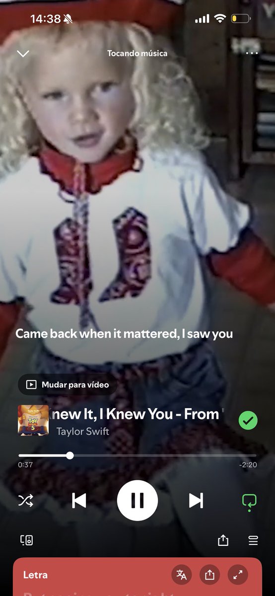samirajuchem's tweet photo. @taylornation13 standing there in the light of the window, wearing that same smile, streaming #IKnewItIKnewYou on repeat 🥹🫶🏼 https://t.co/V3Fpf7l3fb