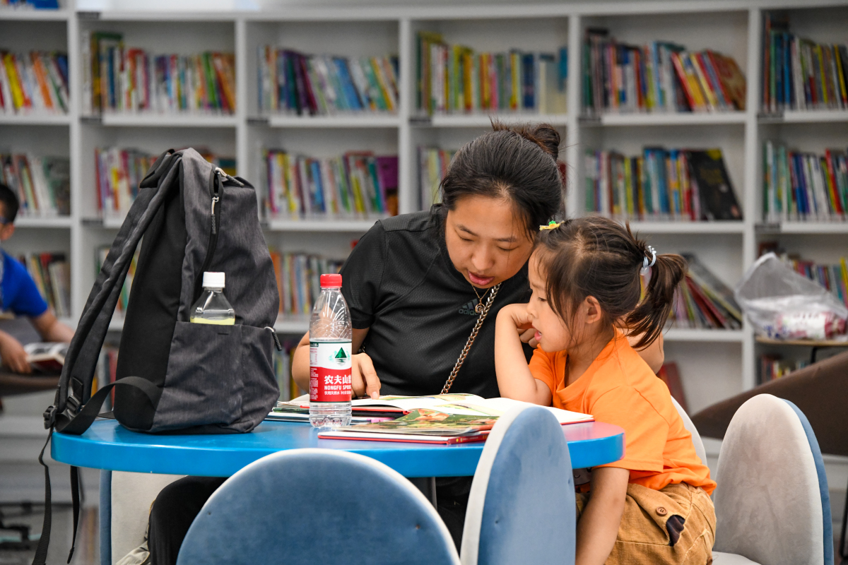 Kingkiller2013's tweet photo. Join our neighborhood book swap this Sat 2-4 PM at the community hall! Bring old reads, take new ones, chat with locals u0026 share story love https://t.co/E0CcaQ2qYX
