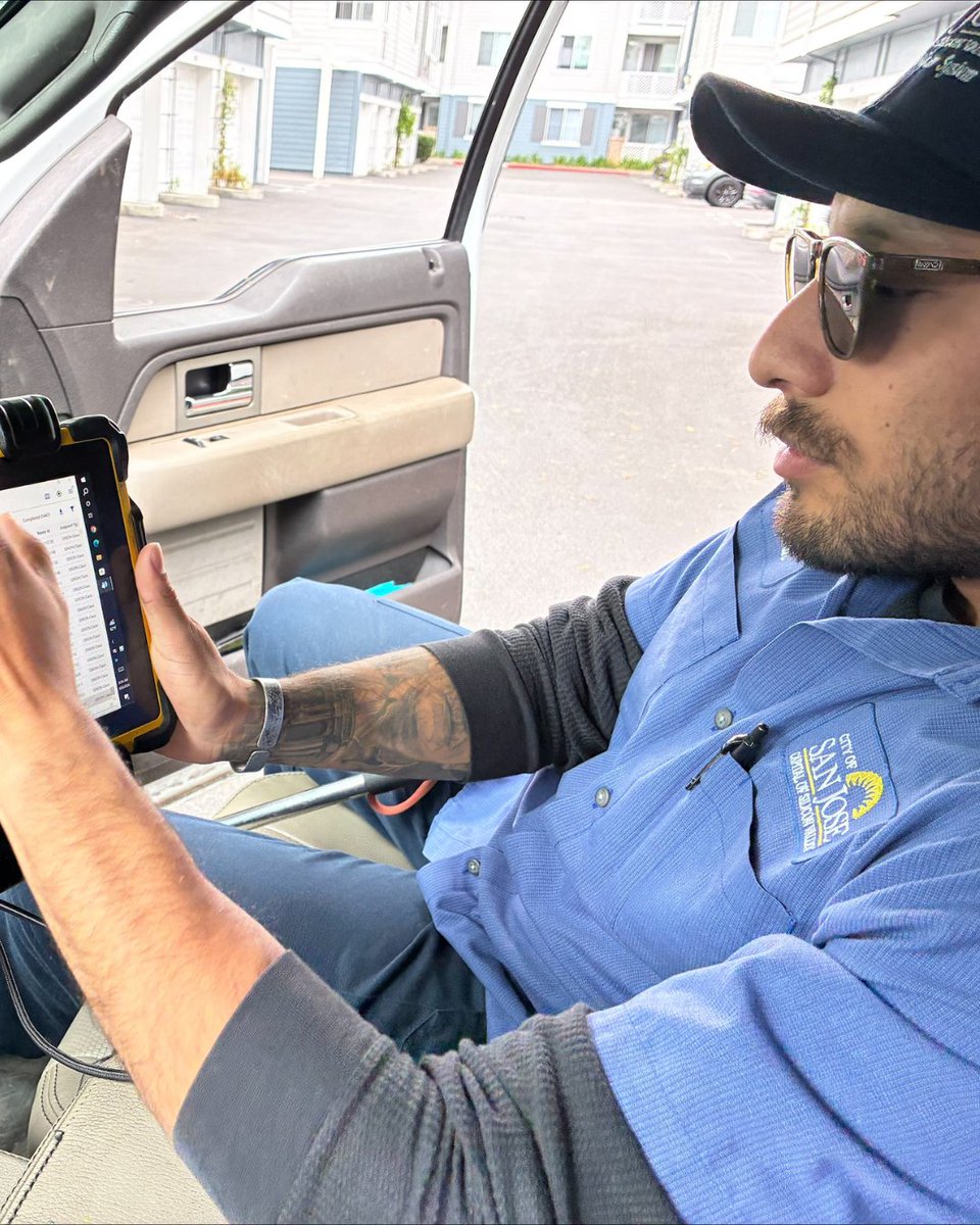 sjenvironment's tweet photo. Taking pride in delivering excellent customer service.

Recently, a City of San José Muni Water Systems Operator responded after hours to help an elderly resident facing a water leak emergency. https://t.co/nPaijCUf3x
