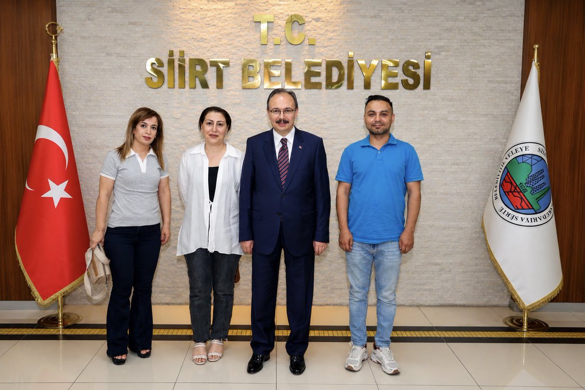 sende1fidandik's tweet photo. Bir çocuğun yüzündeki tebessüm,bir şehrin en kıymetli https://t.co/zAq1mk9EEh bu tebessümlerin imzası #onun kaleminin en aziz yerindedir.
Eğitime verdiğiniz samimi desteklerinizden dolayı sonsuz teşekkürler ❤️@Dr_KemalKzlkaya 👏 https://t.co/z2LzXNgVLX