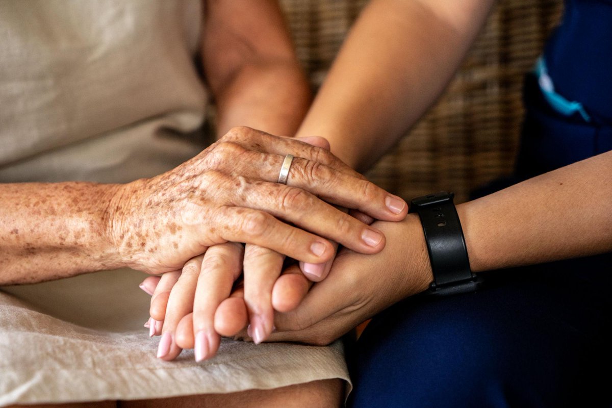 affinityhc24's tweet photo. Care Tip Monday  
Small changes matter. 
🍽️ Expired food 
📷 Missed meds 
📷 More withdrawn 

Early support helps seniors stay safe and independent.   

#homecareagency #gainesvillefl #PersonalSupport #companion #PersonalCare #homemaking https://t.co/rxRRdKdCw4