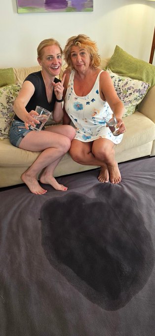 Camilla Creampie - Got a bit excited with the lovely @scarst_clair spilt my water everywhere.... 😱😈💦💦🤣🥰 https://t.co/jxZDlCCu7d